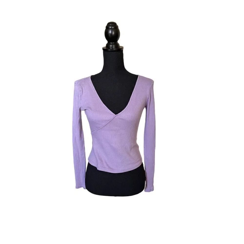 Divided Fitted, long-sleeved purple top in ribbed cotton jersey. V-neck at front